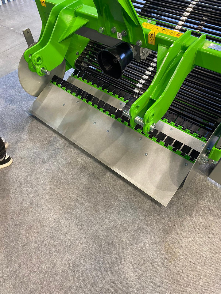 Arracheuse de pommes de terre neuf Bomet Siebkettenroder / Potato digger / Arracheuse de pomme de terre / Scavapatate / Cavador de patatas / 2-рядная картофелекопалка / Kopaczka do ziemniaków: photos 22 Arracheuse de pommes de terre neuf Bomet Siebkettenroder / Potato digger / Arracheuse de pomme de terre / Scavapatate / Cavador de patatas / 2-рядная картофелекопалка / Kopaczka do ziemniaków: photos 22