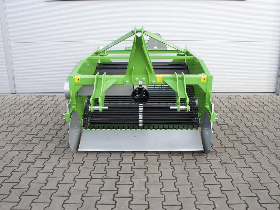 Arracheuse de pommes de terre neuf Bomet Siebkettenroder / Potato digger / Arracheuse de pomme de terre / Scavapatate / Cavador de patatas / 2-рядная картофелекопалка / Kopaczka do ziemniaków: photos 14 Arracheuse de pommes de terre neuf Bomet Siebkettenroder / Potato digger / Arracheuse de pomme de terre / Scavapatate / Cavador de patatas / 2-рядная картофелекопалка / Kopaczka do ziemniaków: photos 14