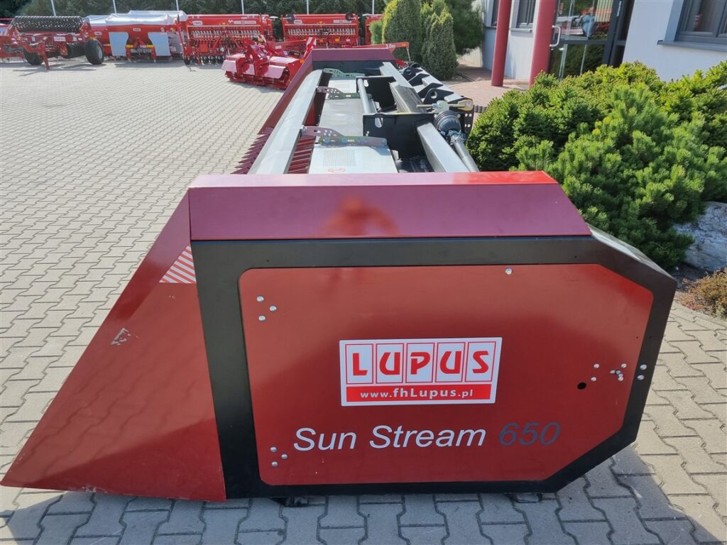 Lupus Sonnenblummenvorsatz / Sunflower harvester / Coupe à tournesol / Сosechadora / Macchina per la raccolta dei girasoli / Жатка для подсолнечника / Przystawka do słonecznika 6,5 m - Equipement à tournesol: photos 3 Lupus Sonnenblummenvorsatz / Sunflower harvester / Coupe à tournesol / Сosechadora / Macchina per la raccolta dei girasoli / Жатка для подсолнечника / Przystawka do słonecznika 6,5 m - Equipement à tournesol: photos 3