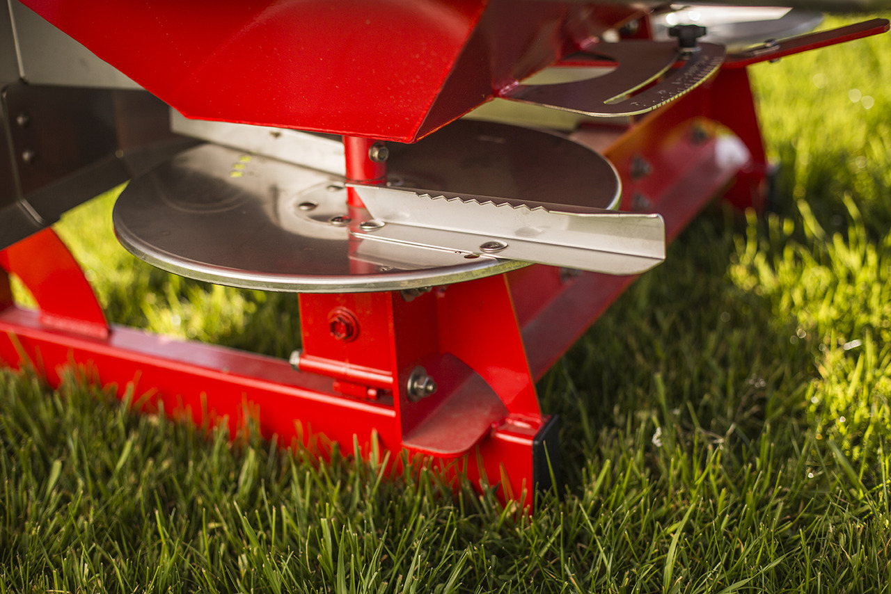 WOPROL Düngerstreuer / Fertilizer spreader / Epandeur d'engrais / Rozsiewacz nawozów 600 kg - Distributeur d'engrais: photos 3 WOPROL Düngerstreuer / Fertilizer spreader / Epandeur d'engrais / Rozsiewacz nawozów 600 kg - Distributeur d'engrais: photos 3