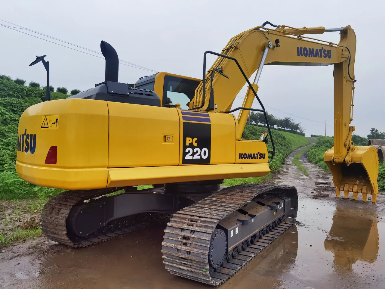 KOMATSU PC220-8 - Pelle sur chenille: photos 3 KOMATSU PC220-8 - Pelle sur chenille: photos 3