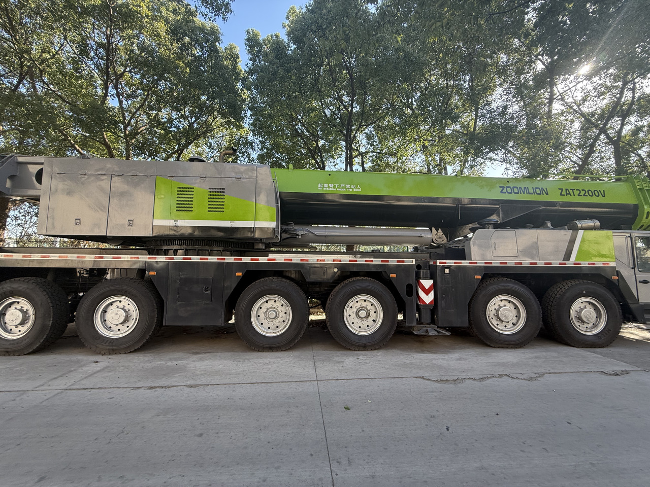 ZOOMLION ZAT2200V - Grue mobile: photos 1 ZOOMLION ZAT2200V - Grue mobile: photos 1