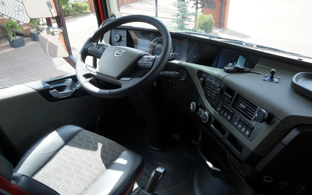 Tracteur routier Volvo FH 4 EURO 6 GLOBETROTTER NISKI PRZEBIEG PEŁEN SERWIS: photos 14