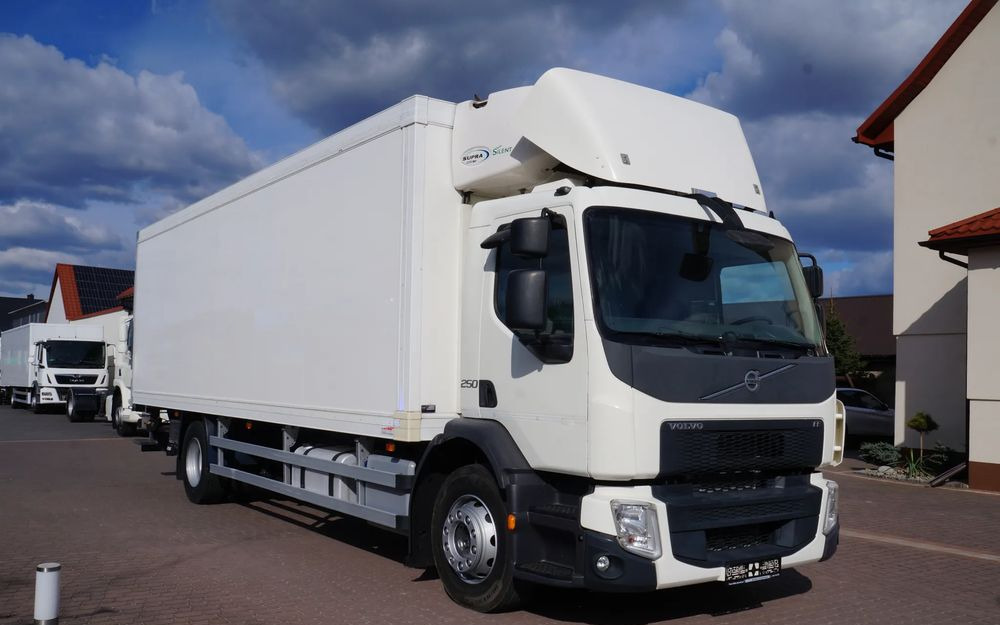 Volvo FE 18.250 Euro 6 18 TON CHŁODNIA KONTENER 19 PALET NISKI PRZEBIEG - Camion frigorifique: photos 1 Volvo FE 18.250 Euro 6 18 TON CHŁODNIA KONTENER 19 PALET NISKI PRZEBIEG - Camion frigorifique: photos 1