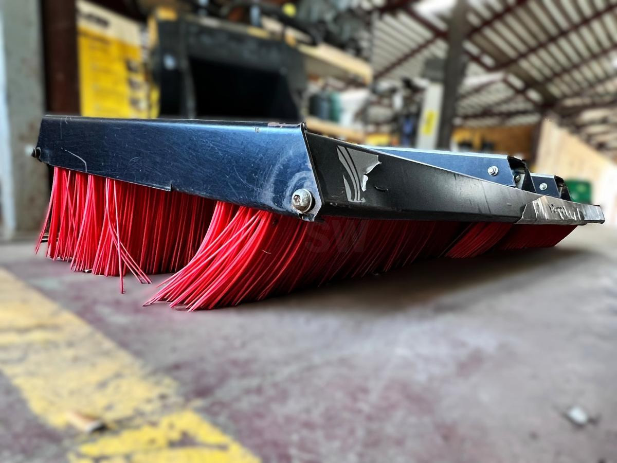 ACTISWEEP VO 2400 Méga balai pousseur pour fourches - Brosse: photos 4 ACTISWEEP VO 2400 Méga balai pousseur pour fourches - Brosse: photos 4