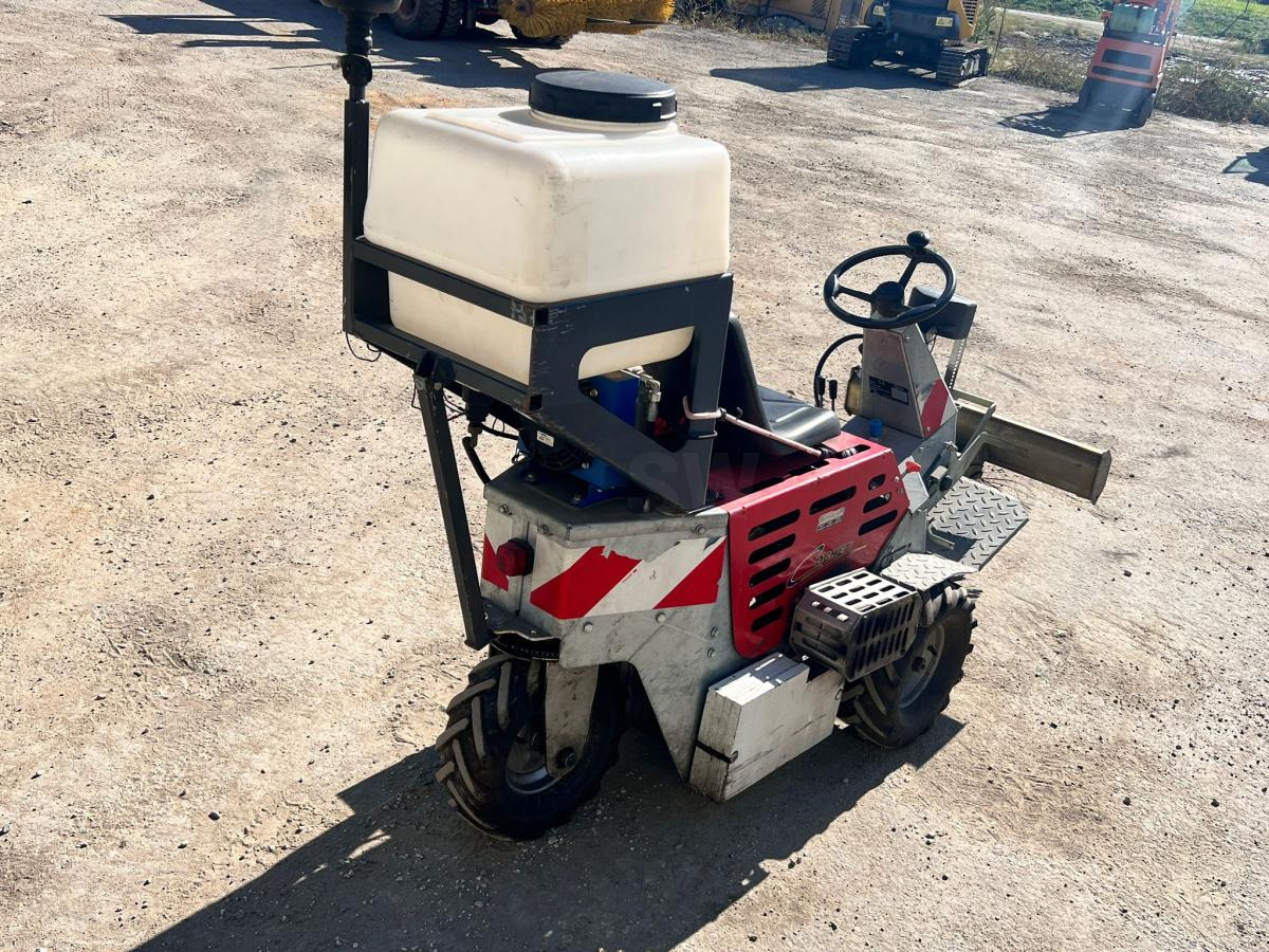 Cochet Balayeuse de désherbage automotrice Gecko (NET DE TVA) - Balayeuse industrielle: photos 4 Cochet Balayeuse de désherbage automotrice Gecko (NET DE TVA) - Balayeuse industrielle: photos 4