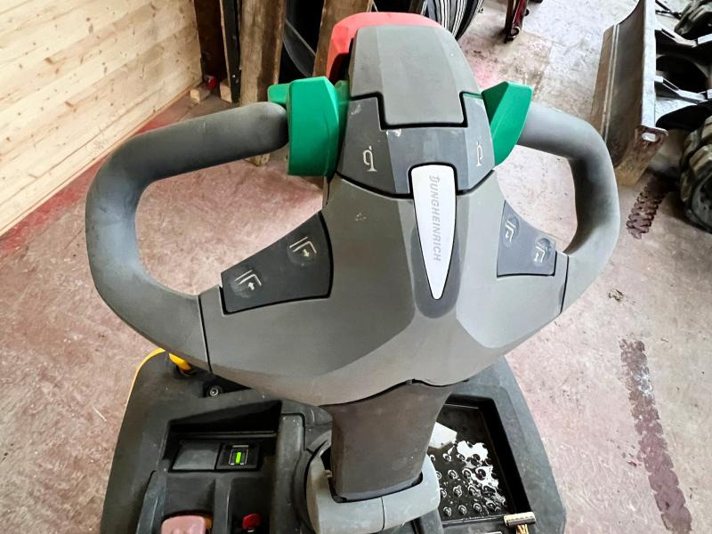 Jungheinrich ERE225 Gerbeur transpalette électrique - Gerbeur: photos 5 Jungheinrich ERE225 Gerbeur transpalette électrique - Gerbeur: photos 5