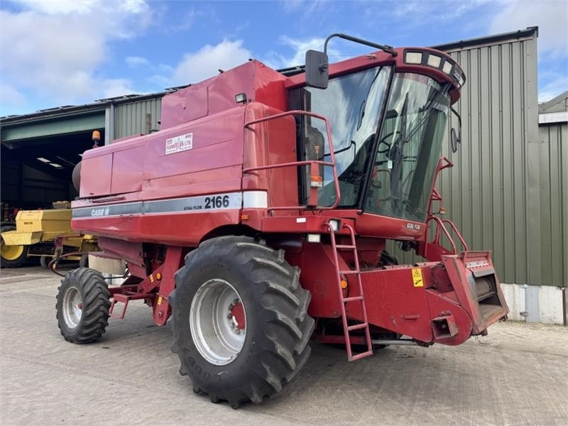 Case Axial-Flow Case Axial Flow 2166 c/w 1030 Header - Accessoire de matériels de récolte: photos 3 Case Axial-Flow Case Axial Flow 2166 c/w 1030 Header - Accessoire de matériels de récolte: photos 3