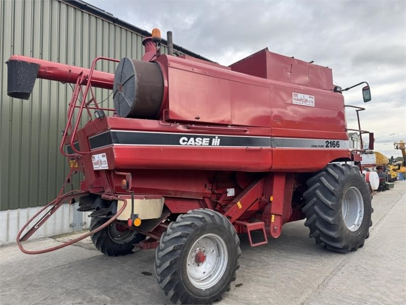 Case Axial-Flow Case Axial Flow 2166 c/w 1030 Header - Accessoire de matériels de récolte: photos 4 Case Axial-Flow Case Axial Flow 2166 c/w 1030 Header - Accessoire de matériels de récolte: photos 4