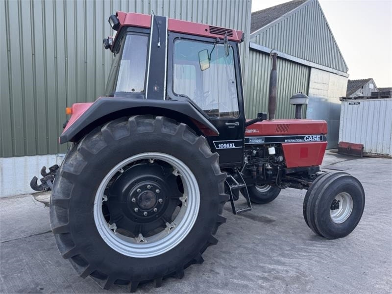 Case International 1056XL 2WD - Tracteur agricole: photos 2 Case International 1056XL 2WD - Tracteur agricole: photos 2