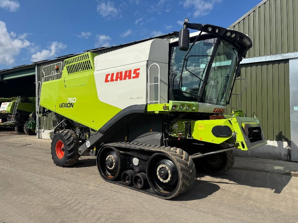 Claas Lexion 750TT APS Hybrid c/w V900 Header - Moissonneuse-batteuse: photos 3 Claas Lexion 750TT APS Hybrid c/w V900 Header - Moissonneuse-batteuse: photos 3