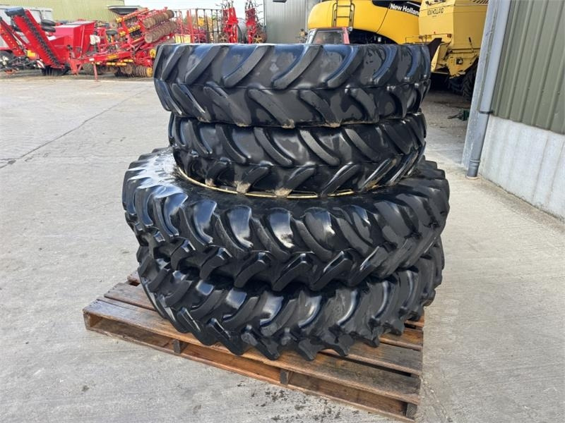 Firestone 340/85R36 and 380/90R50 New Holland Rowcrop Wheels - Pneus et jantes pour Machine agricole: photos 2 Firestone 340/85R36 and 380/90R50 New Holland Rowcrop Wheels - Pneus et jantes pour Machine agricole: photos 2
