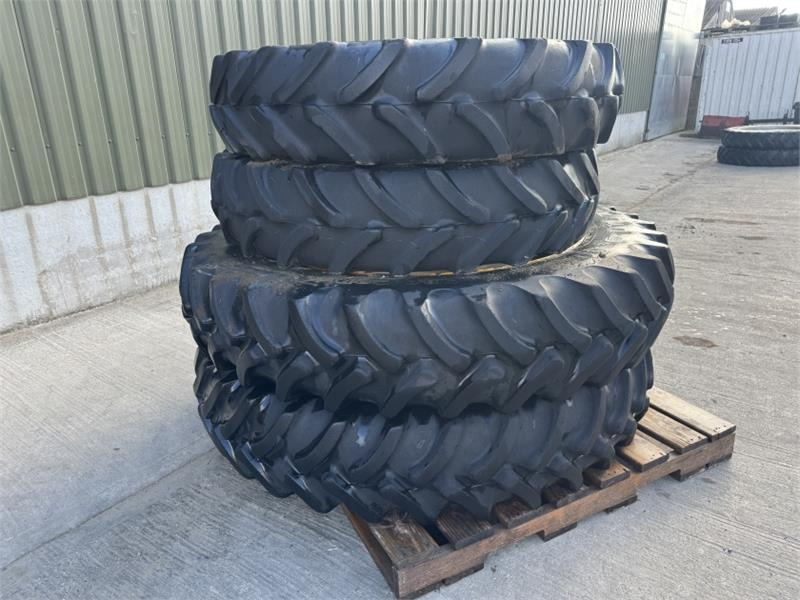 Firestone 340/85R36 and 380/90R50 New Holland Rowcrop Wheels - Pneus et jantes pour Machine agricole: photos 3 Firestone 340/85R36 and 380/90R50 New Holland Rowcrop Wheels - Pneus et jantes pour Machine agricole: photos 3