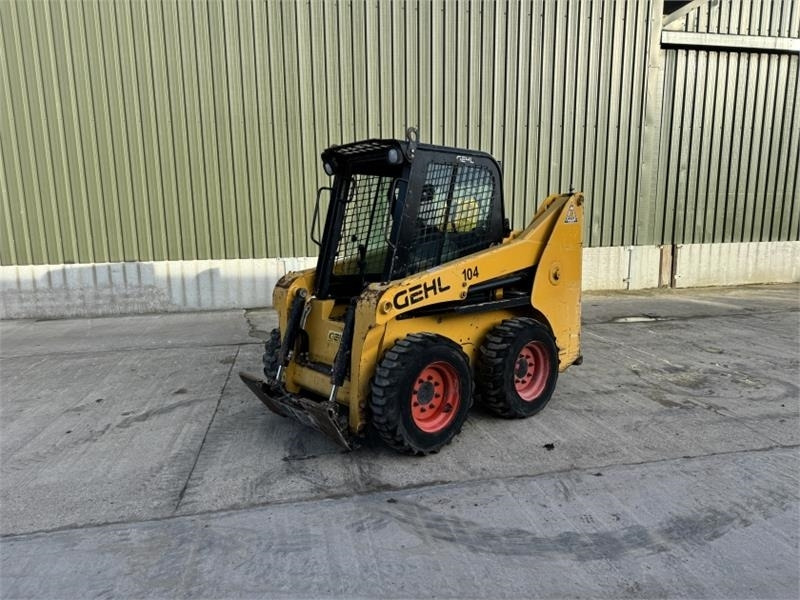 Gehl R165 Skid Steer  - Mini chargeuse: photos 1 Gehl R165 Skid Steer  - Mini chargeuse: photos 1