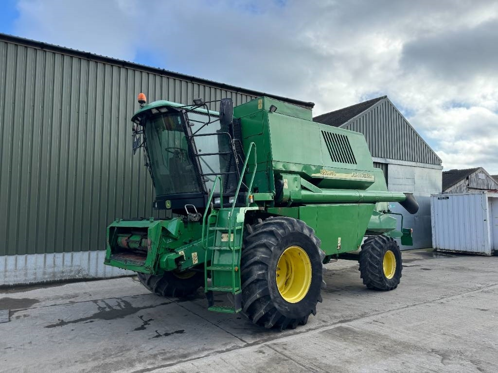 John Deere 1550 WTS - Moissonneuse-batteuse: photos 1 John Deere 1550 WTS - Moissonneuse-batteuse: photos 1