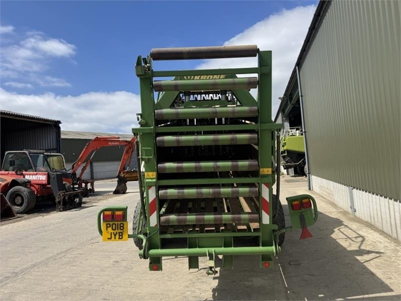 Krone Big Pack 12130 Square Baler - Presse à balles cubiques: photos 3 Krone Big Pack 12130 Square Baler - Presse à balles cubiques: photos 3