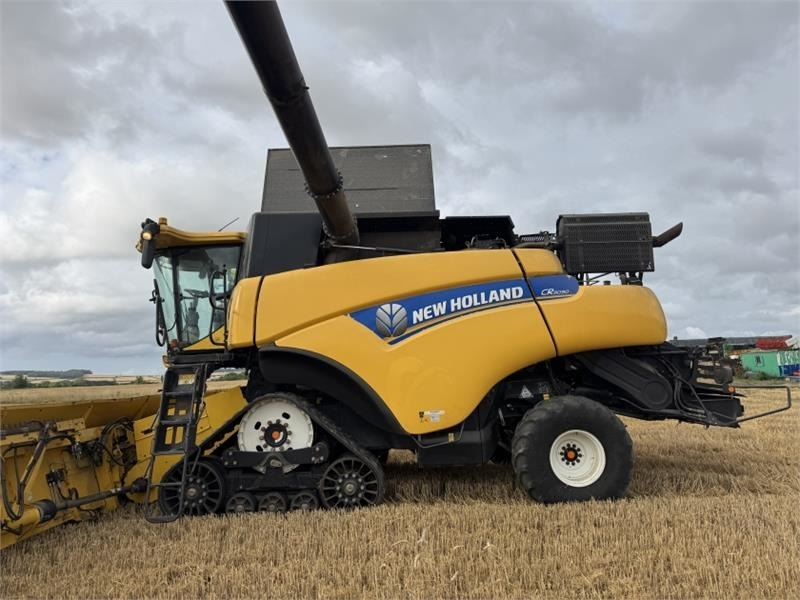 New Holland New Holland CR9090 Rotary Combine **Video Below** - Accessoire de matériels de récolte: photos 2 New Holland New Holland CR9090 Rotary Combine **Video Below** - Accessoire de matériels de récolte: photos 2
