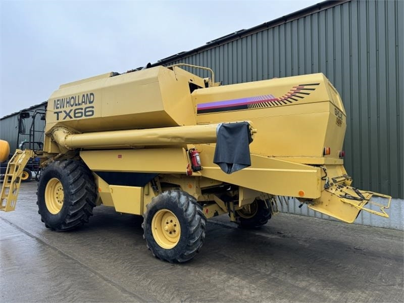 New Holland TX66 c/w 20ft Header - Accessoire de matériels de récolte: photos 4 New Holland TX66 c/w 20ft Header - Accessoire de matériels de récolte: photos 4