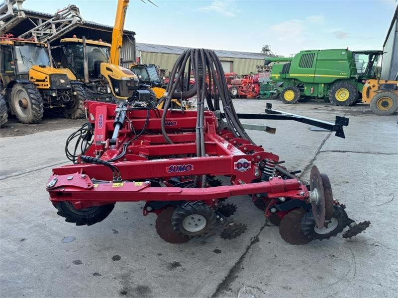 Sumo DD4 Seed Drill c/w Front Tank - Combiné de semis: photos 3 Sumo DD4 Seed Drill c/w Front Tank - Combiné de semis: photos 3