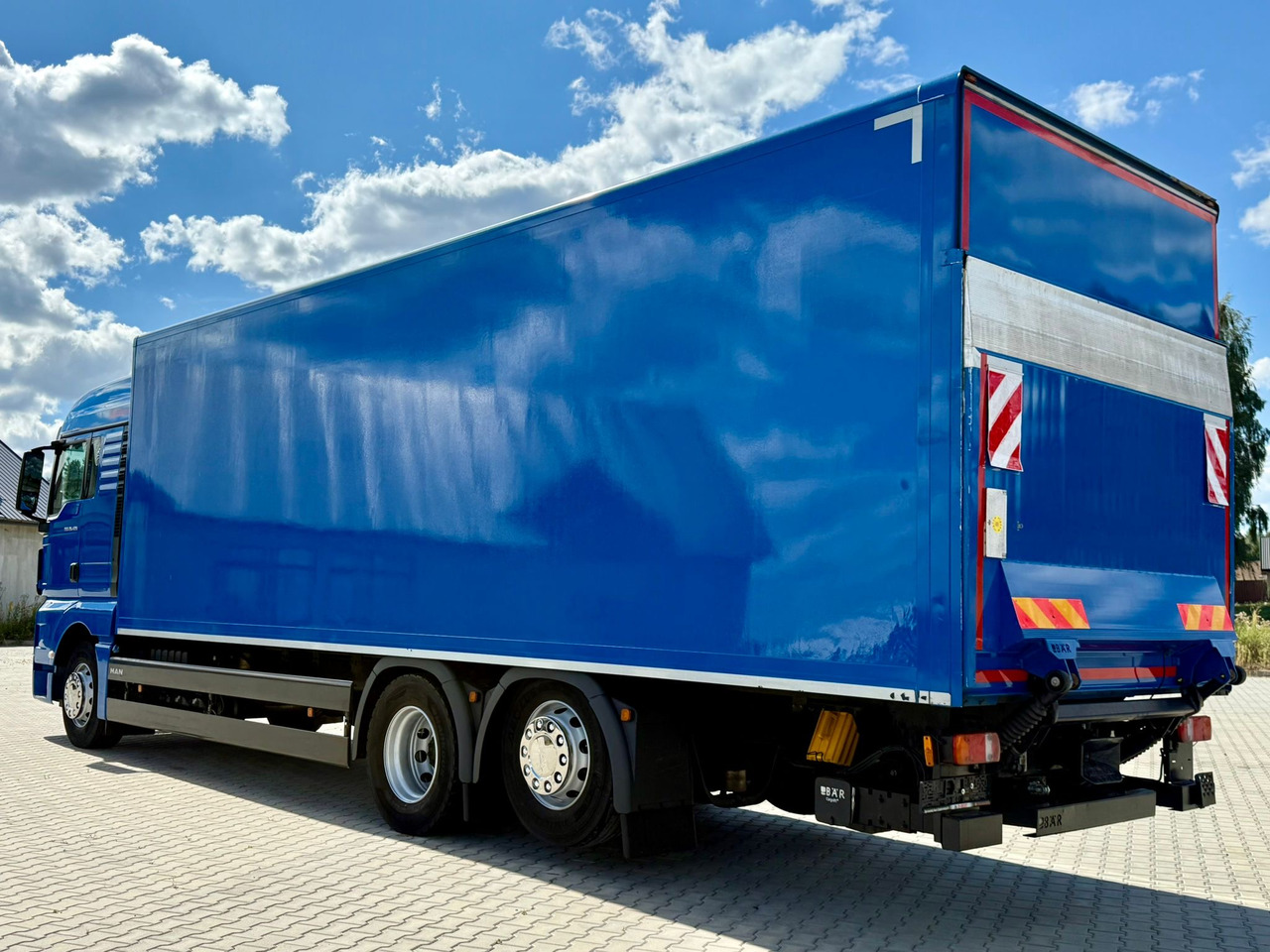 MAN TGX 26.420 / KONTENER / WINDA / 8.5 M DŁUGOŚCI / 21 EUROPALET / 6x2 / 3 OŚ PODNOSZONA I SKRĘTNA / ŁADOWNOŚĆ 14 415 KG / 2018 ROK / Z NIEMIEC - Camion fourgon: photos 5 MAN TGX 26.420 / KONTENER / WINDA / 8.5 M DŁUGOŚCI / 21 EUROPALET / 6x2 / 3 OŚ PODNOSZONA I SKRĘTNA / ŁADOWNOŚĆ 14 415 KG / 2018 ROK / Z NIEMIEC - Camion fourgon: photos 5