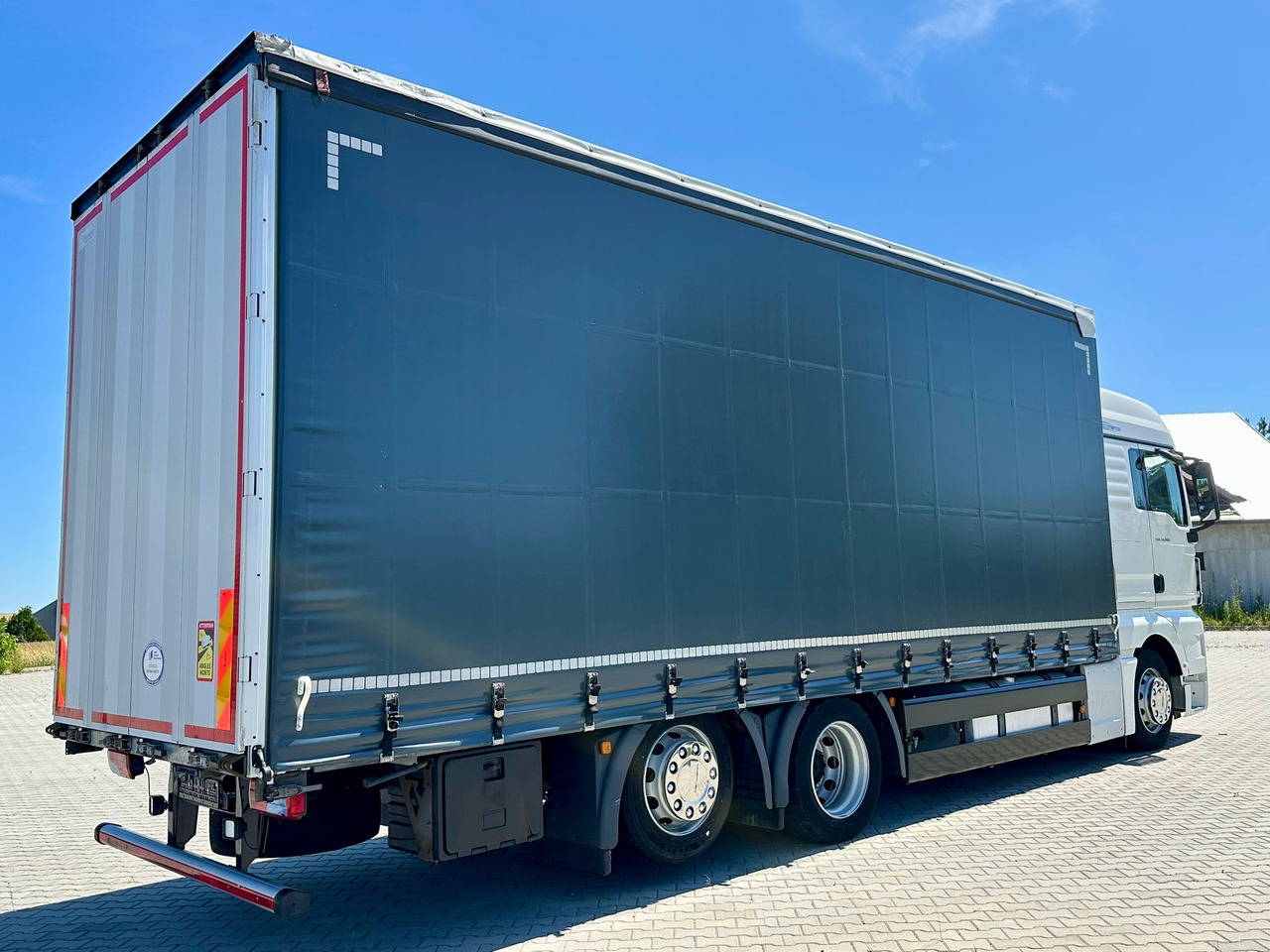 MAN TGX 26.460 / FIRANKA / 19 EUROPALET / 7.75 M / 6X2 / OŚ PODNOSZONA / AU - Camion à rideaux coulissants: photos 3 MAN TGX 26.460 / FIRANKA / 19 EUROPALET / 7.75 M / 6X2 / OŚ PODNOSZONA / AU - Camion à rideaux coulissants: photos 3