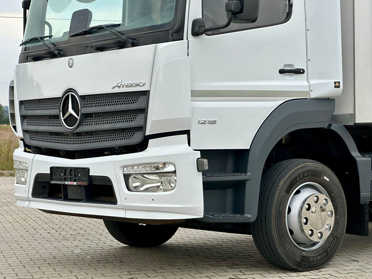 MERCEDES-BENZ ATEGO 1218 / CHŁODNIA / WINDA / 12 PALET / 5.10 M DŁUGOŚCI / AUTOMAT / LAMBERET / 5090 KG ŁADOWNOŚCI — crédit-bail MERCEDES-BENZ ATEGO 1218 / CHŁODNIA / WINDA / 12 PALET / 5.10 M DŁUGOŚCI / AUTOMAT / LAMBERET / 5090 KG ŁADOWNOŚCI: photos 11