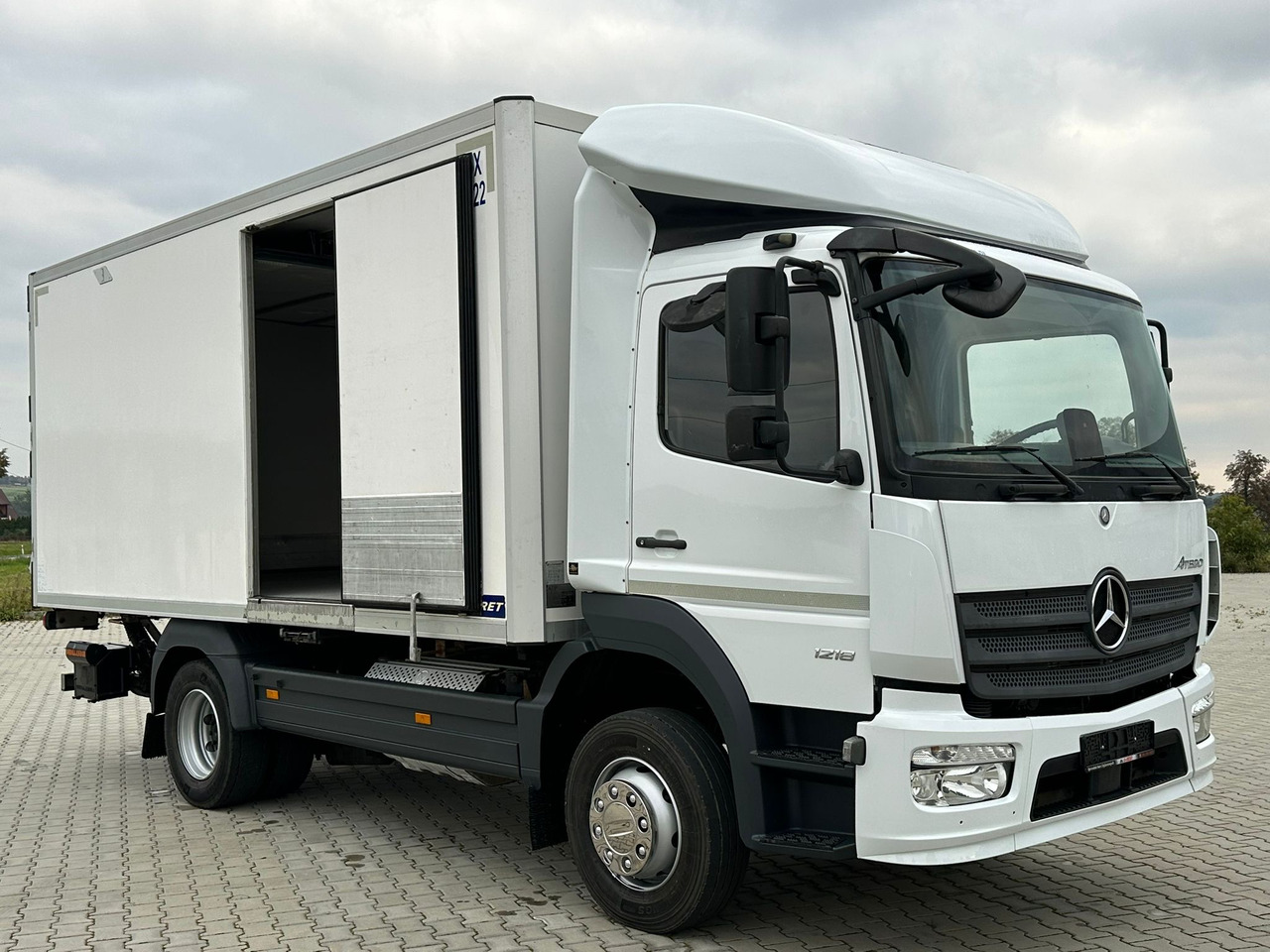 MERCEDES-BENZ ATEGO 1218 / CHŁODNIA / WINDA / 12 PALET / 5.10 M DŁUGOŚCI / AUTOMAT / LAMBERET / 5090 KG ŁADOWNOŚCI — crédit-bail MERCEDES-BENZ ATEGO 1218 / CHŁODNIA / WINDA / 12 PALET / 5.10 M DŁUGOŚCI / AUTOMAT / LAMBERET / 5090 KG ŁADOWNOŚCI: photos 20
