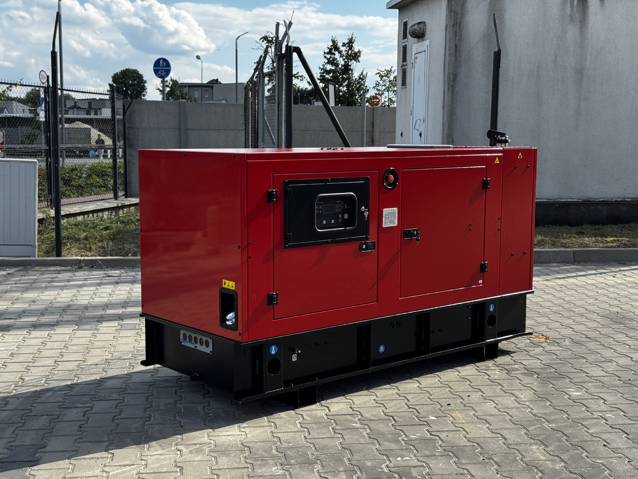 IVECO 80 kVA / 65 kW - Groupe électrogène: photos 2 IVECO 80 kVA / 65 kW - Groupe électrogène: photos 2