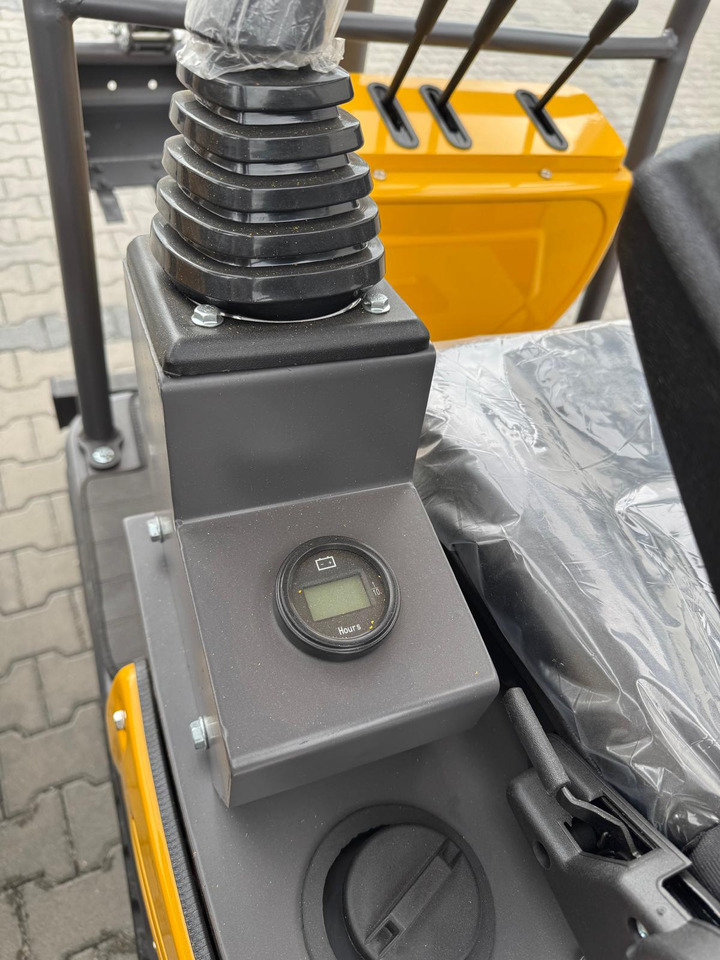 KUBOTA Diesel Mini excavator 1.2 Tons - Müller Machinery MB 12 - SH - Mini pelle: photos 3 KUBOTA Diesel Mini excavator 1.2 Tons - Müller Machinery MB 12 - SH - Mini pelle: photos 3