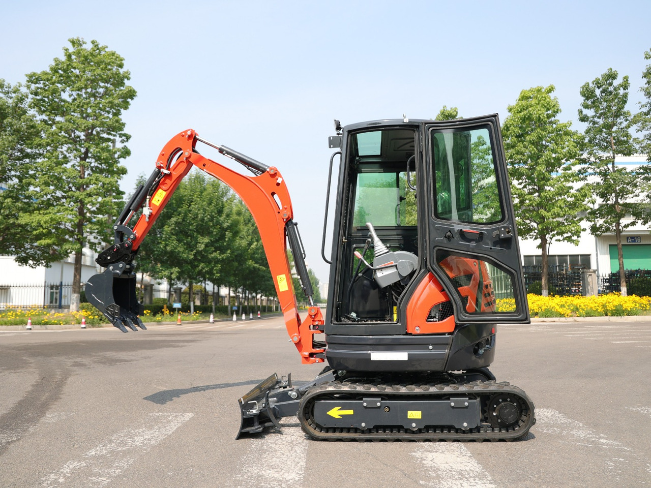 KUBOTA Diesel Mini excavator 2.5 Ton - Müller Machinery MB 25 Plus - VKSH - Mini pelle: photos 2 KUBOTA Diesel Mini excavator 2.5 Ton - Müller Machinery MB 25 Plus - VKSH - Mini pelle: photos 2