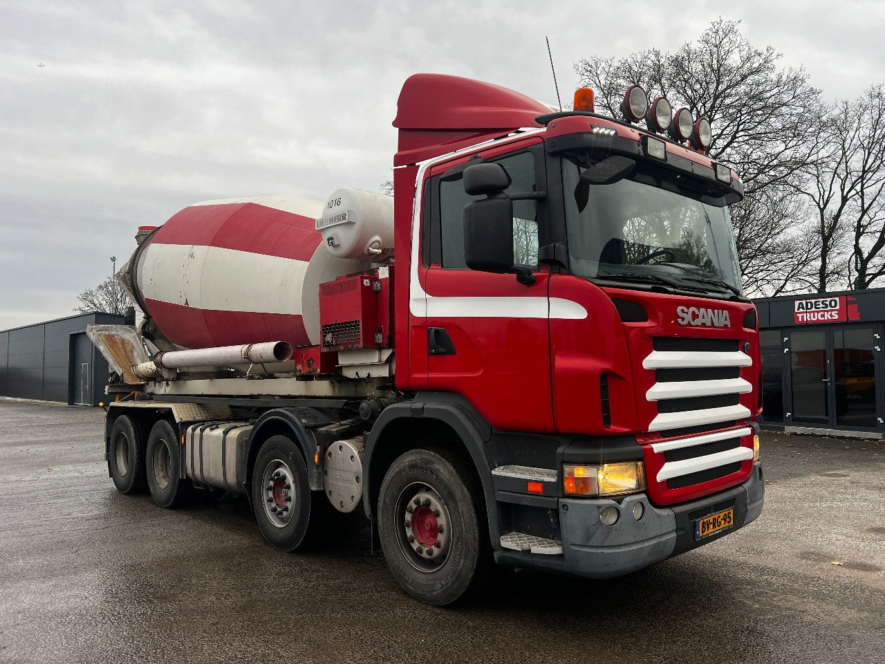 Scania G420 8x4 Liebherr 10m3 mixer met eigen motor - Camion malaxeur: photos 2 Scania G420 8x4 Liebherr 10m3 mixer met eigen motor - Camion malaxeur: photos 2