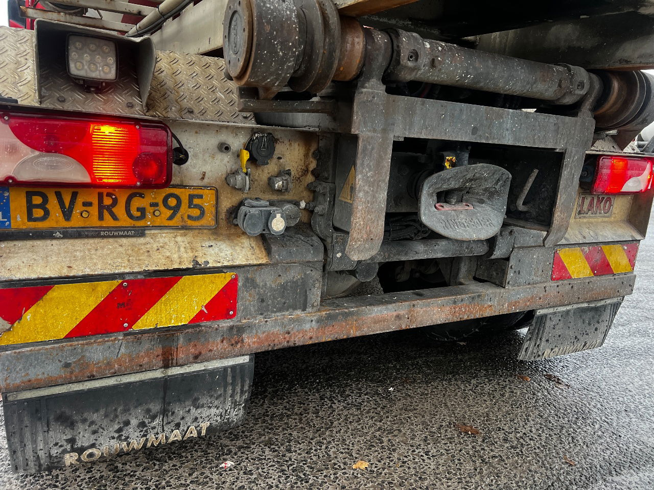 Scania G420 8x4 Liebherr 10m3 mixer met eigen motor - Camion malaxeur: photos 5 Scania G420 8x4 Liebherr 10m3 mixer met eigen motor - Camion malaxeur: photos 5