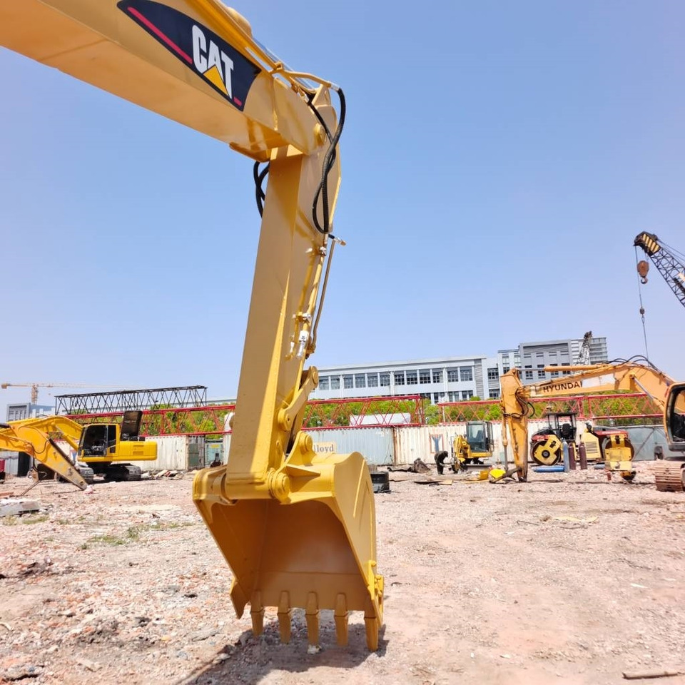 CAT 320 B L - Pelle sur chenille: photos 4 CAT 320 B L - Pelle sur chenille: photos 4