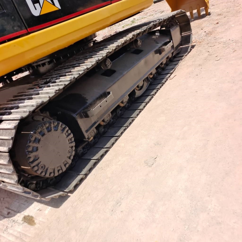 CAT 320 B L - Pelle sur chenille: photos 3 CAT 320 B L - Pelle sur chenille: photos 3