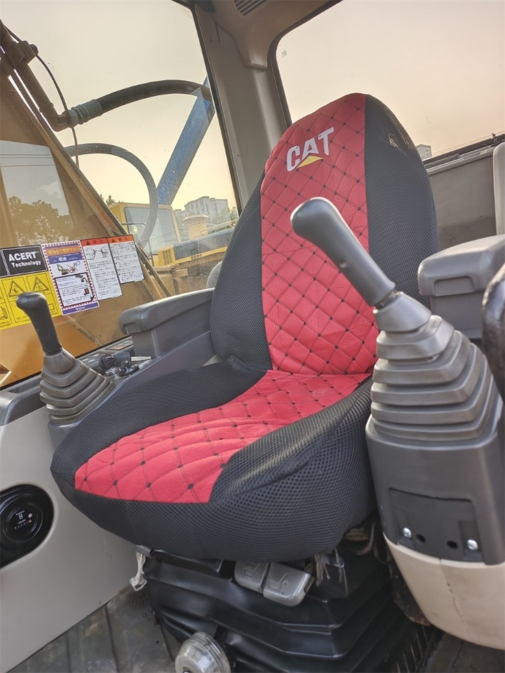 CAT 320 C L - Pelle sur chenille: photos 3 CAT 320 C L - Pelle sur chenille: photos 3