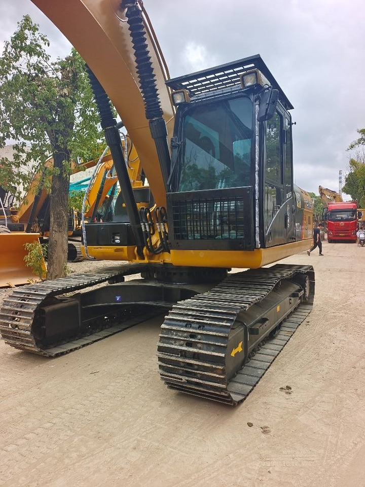 CAT 320 D - Pelle sur chenille: photos 3 CAT 320 D - Pelle sur chenille: photos 3