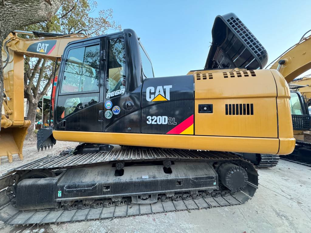 CAT 320D2L - Pelle sur chenille: photos 1 CAT 320D2L - Pelle sur chenille: photos 1