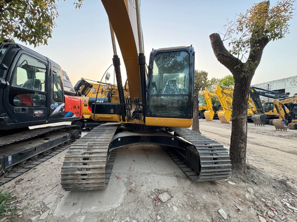 CAT 320D2L - Pelle sur chenille: photos 4 CAT 320D2L - Pelle sur chenille: photos 4