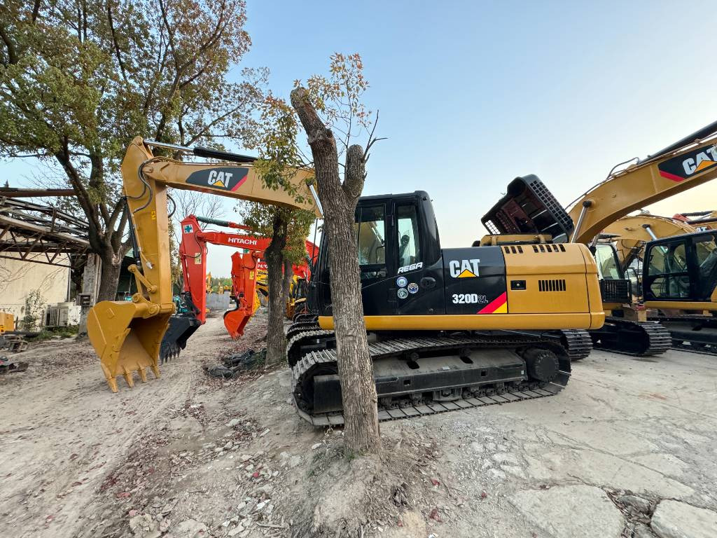CAT 320D2L - Pelle sur chenille: photos 2 CAT 320D2L - Pelle sur chenille: photos 2