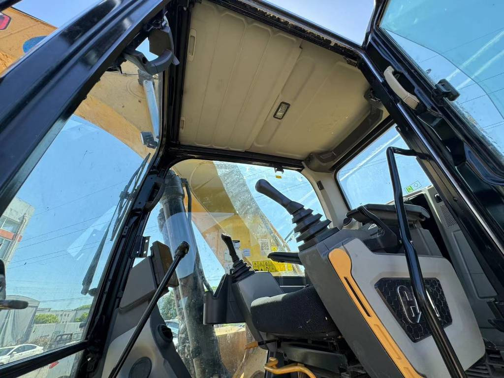 Pelle sur chenille CAT 323GC: photos 16