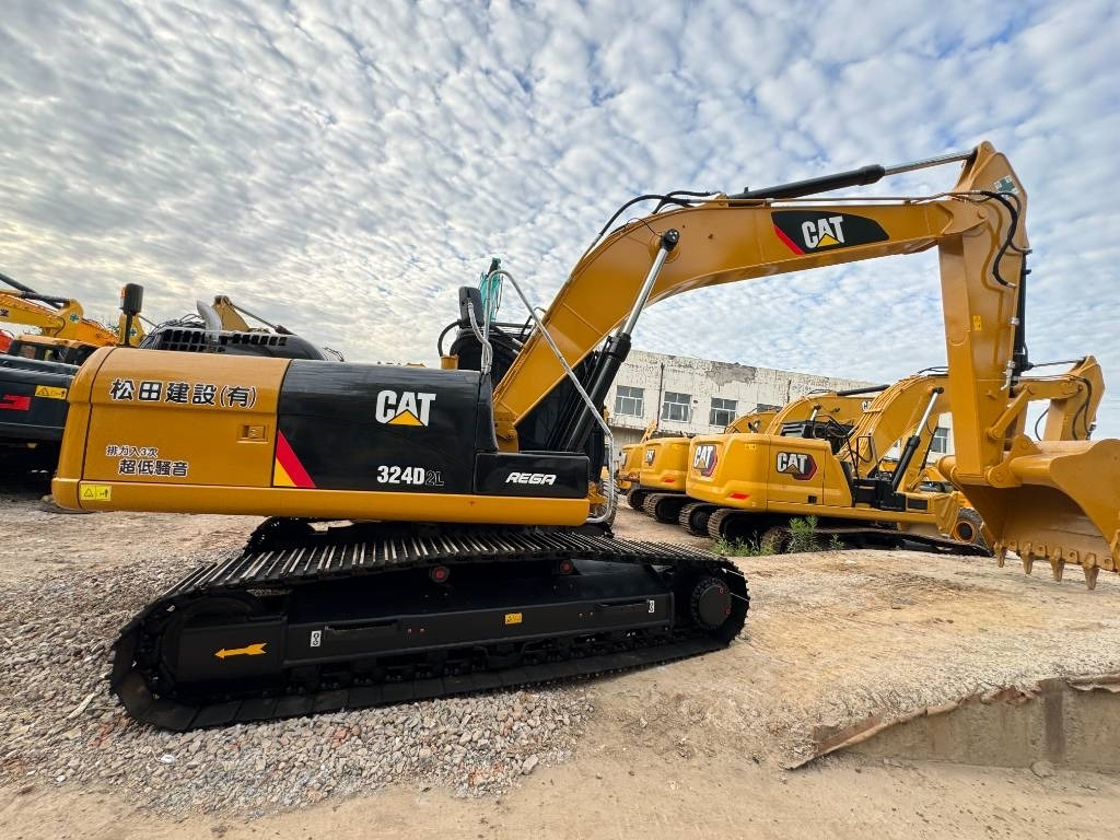 Pelle sur chenille CAT 324 D: photos 6