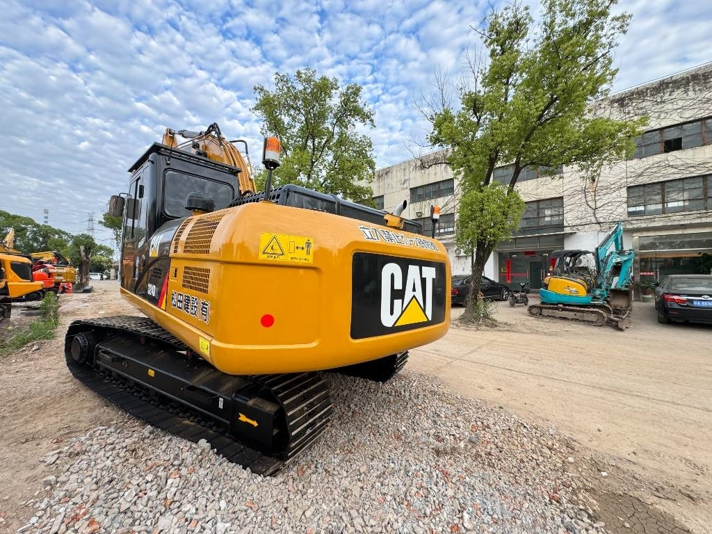Pelle sur chenille CAT 324 D: photos 11