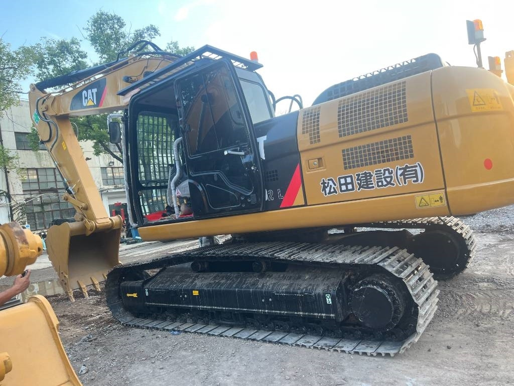 CAT 324 D2L - Pelle sur chenille: photos 5 CAT 324 D2L - Pelle sur chenille: photos 5