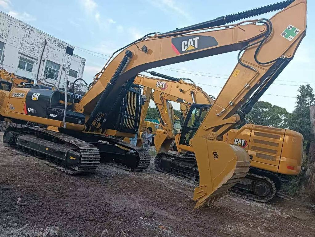 Pelle sur chenille CAT 324 DL: photos 1