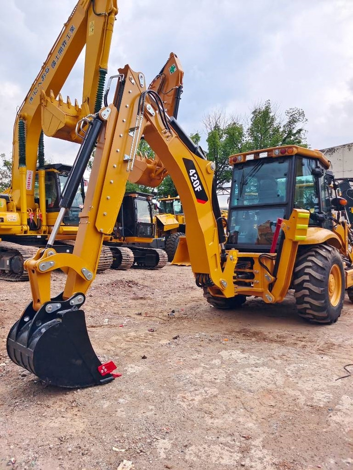 CAT 430 F - Tractopelle: photos 3 CAT 430 F - Tractopelle: photos 3
