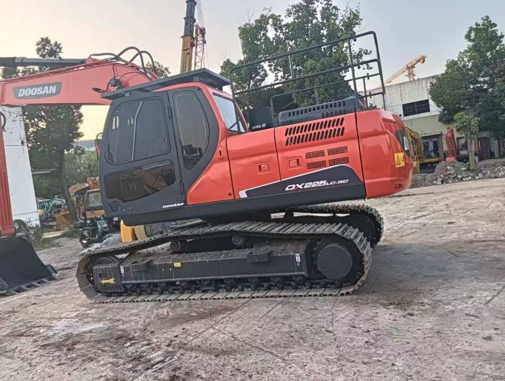 Doosan DX 225 LC-9C - Pelle sur chenille: photos 3 Doosan DX 225 LC-9C - Pelle sur chenille: photos 3