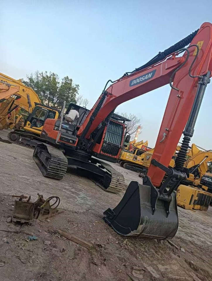 Doosan DX 225 LC-9C - Pelle sur chenille: photos 4 Doosan DX 225 LC-9C - Pelle sur chenille: photos 4