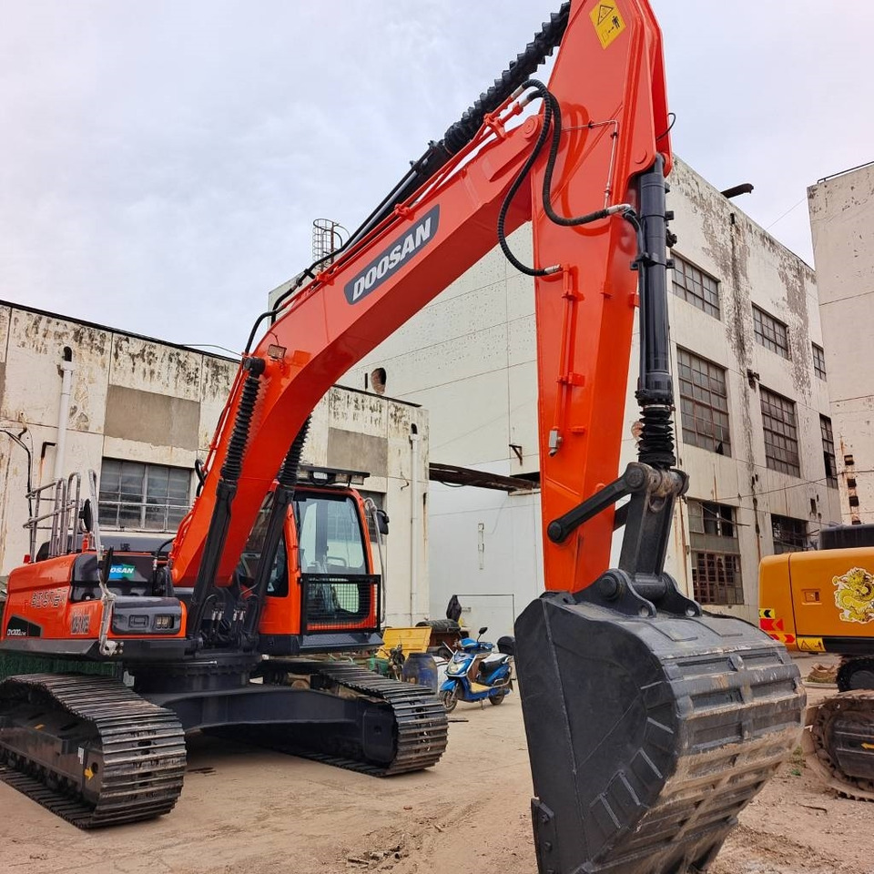 Doosan DX 300 - Pelle sur chenille: photos 4 Doosan DX 300 - Pelle sur chenille: photos 4