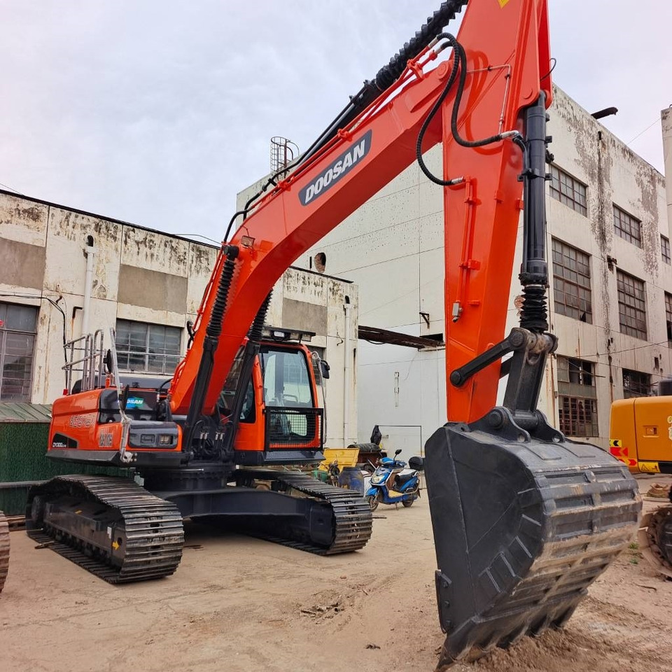 Doosan DX 300 - Pelle sur chenille: photos 3 Doosan DX 300 - Pelle sur chenille: photos 3