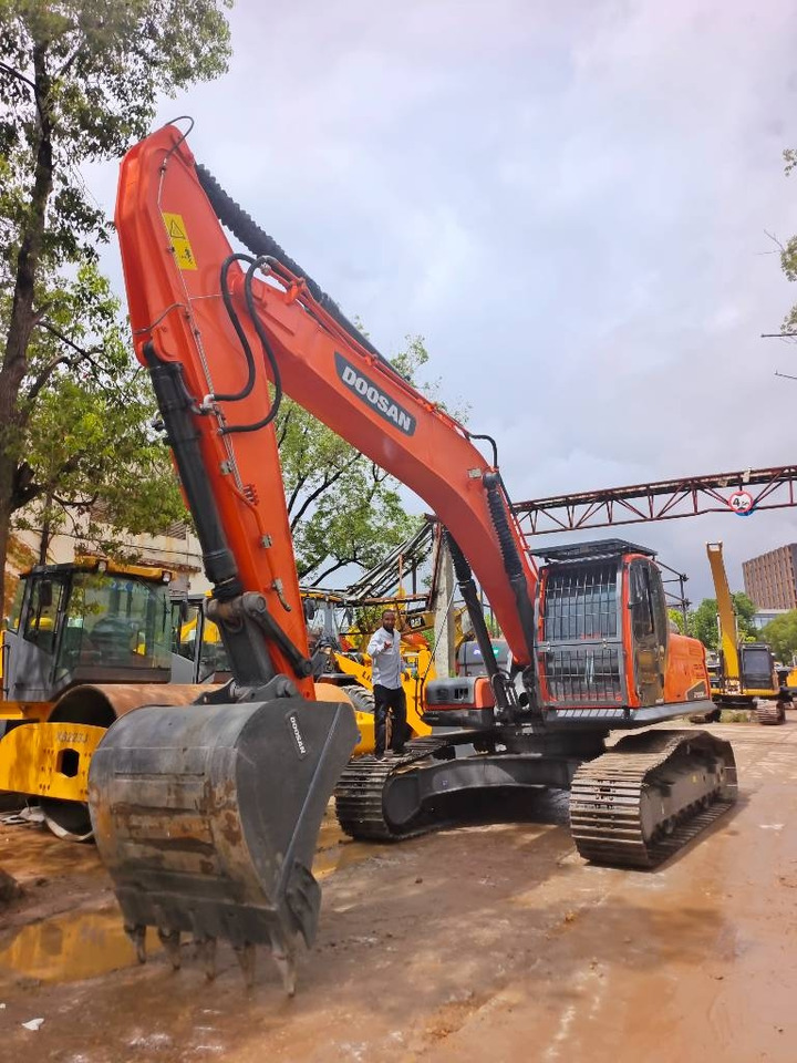 Doosan DX 300LC-9C - Pelle sur chenille: photos 1 Doosan DX 300LC-9C - Pelle sur chenille: photos 1